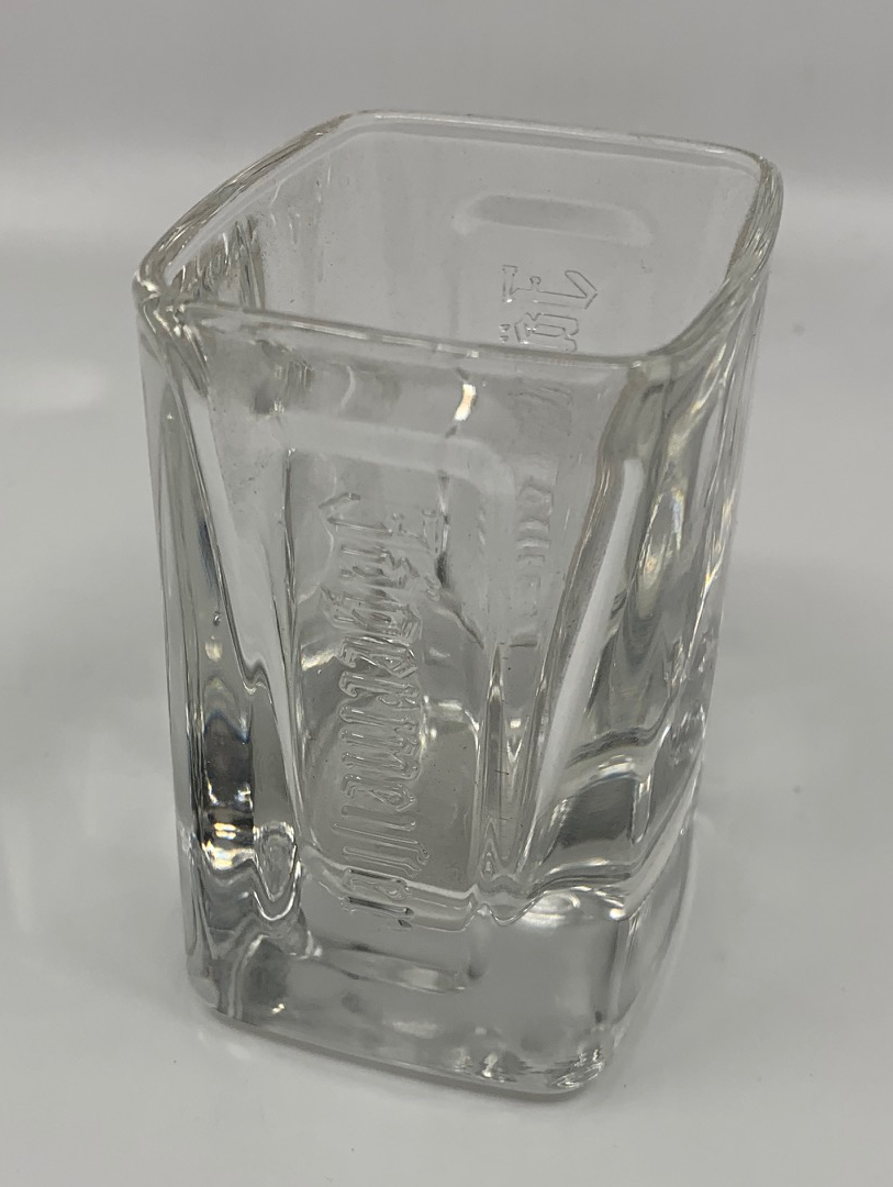Jägermeister Manifest Shotglas mit Eichstrich - sehr robust & groß