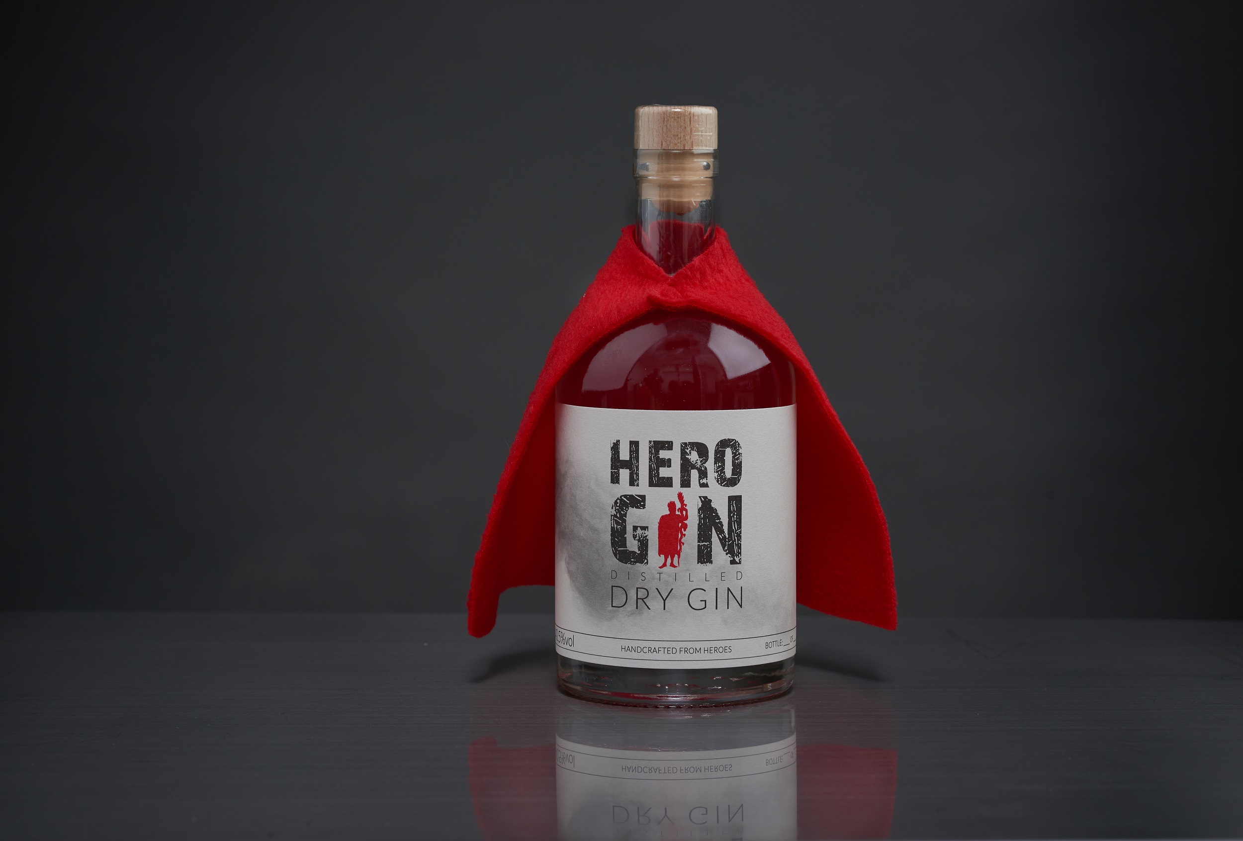 Hero Gin - Distilled Dry Gin - Handcrafted from Heroes (0,5l | 40,5%vol.) *versandkostenfrei*